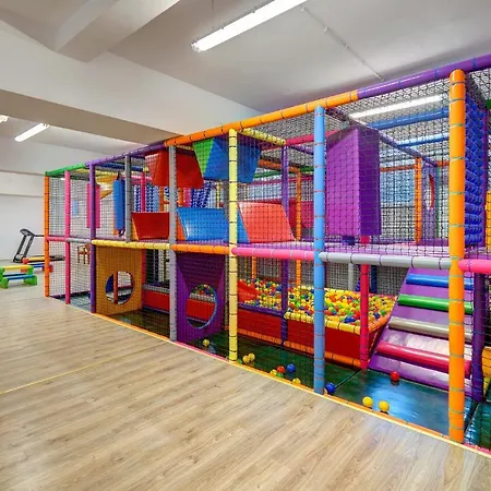 Poddabek Comfort I Z Tarasem Na Dachu, Ogrodkiem, Basenem Zewnetrznym I Wewnetrznym, Sala Zabaw I Animacjami